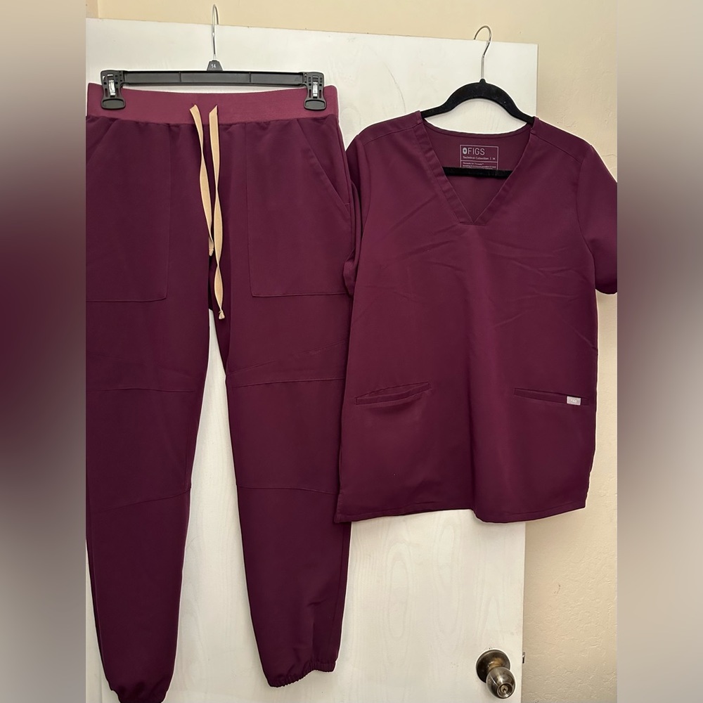 DEEP PURPLE FIGS SCRUB SET SIZE MEDIUM
